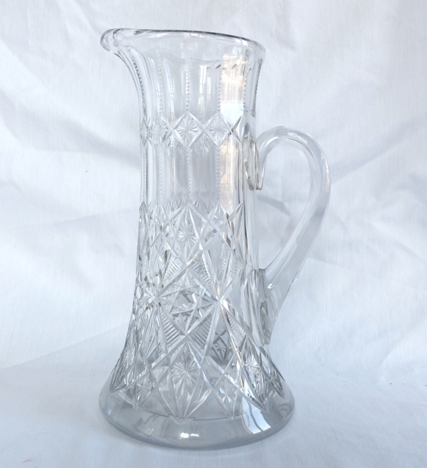 Détail — Grande canette / pichet à bière en cristal de Baccarat richement taillé modèle Lagny - étiquette