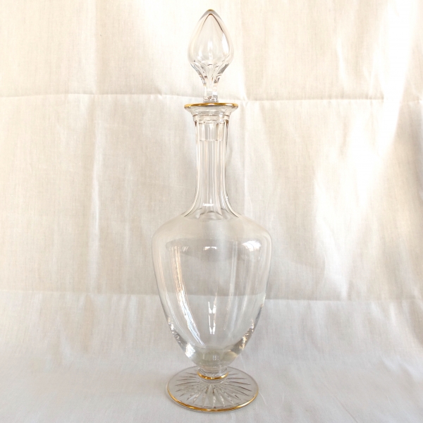 Détail — Grande carafe à vin en cristal de Baccarat forme 8469 dorée - 34,5cm
