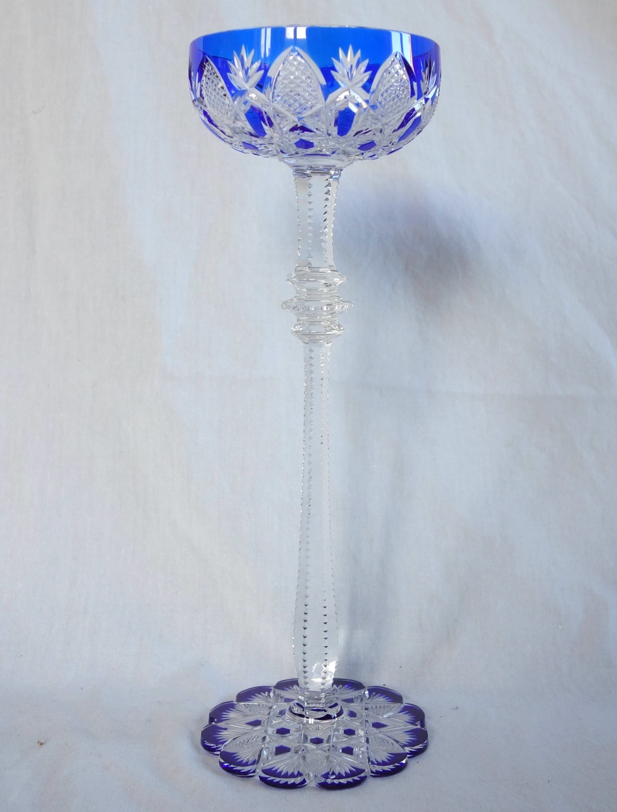Detail — Baccarat crystal champagne glass - Tsar pattern - blue cobalt overlay crystal - 22cm
