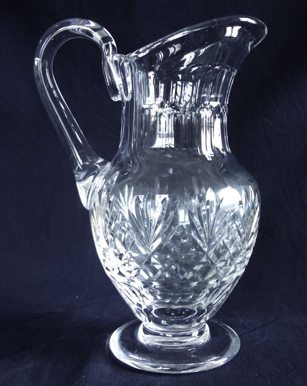 Détail — Pichet / broc / carafe à eau en cristal de St Louis, modèle Massenet - signé