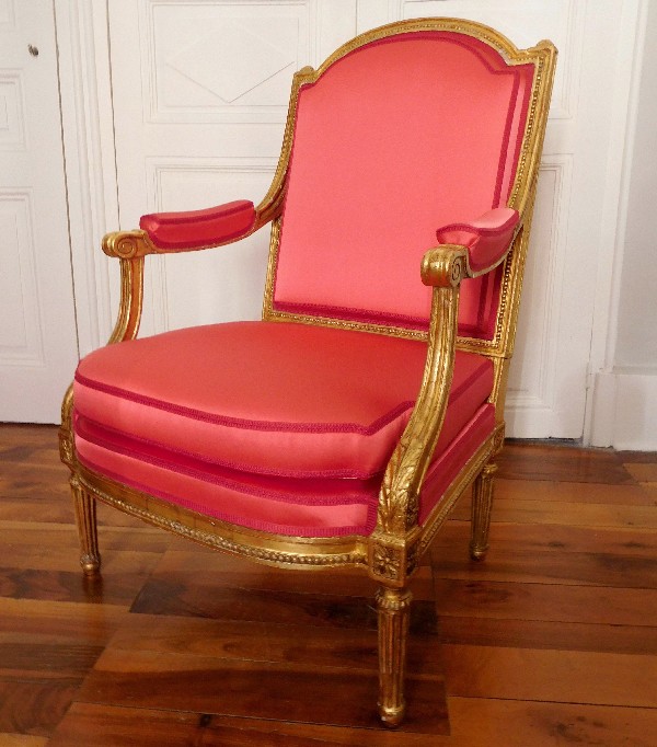 Détail — Fauteuil d'apparat en bois doré, modèle coin de feu époque Louis XVI attribué à Jacob