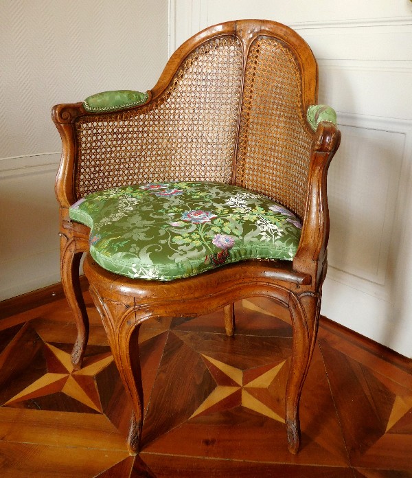 Détail — Fauteuil de cabinet / fauteuil de bureau en noyer d'époque Louis XV