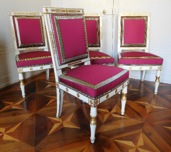 Détail — Marcion : série de 4 chaises d'époque Empire en bois laqué et doré estampillées