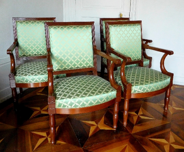 Détail — Suite de 4 fauteuils d'officier d'époque Empire en acajou, attribués à Marcion