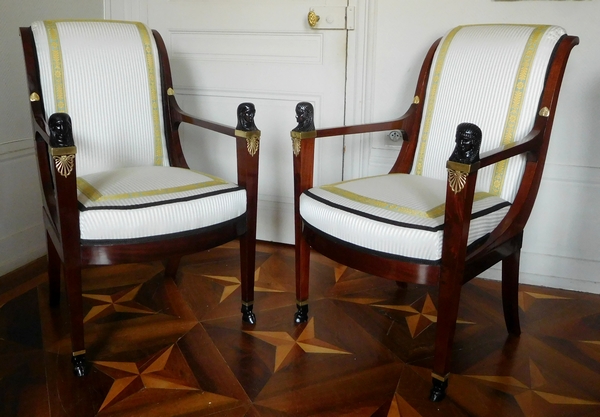 Détail — Paire de fauteuils en acajou d'époque Directoire - Consulat attribués à Jacob Frères - retour d'Egypte