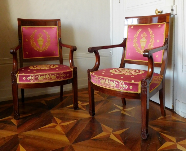 Détail — Paire de fauteuils Empire en acajou, fauteuils d'officier en glaive romain - soie ancienne