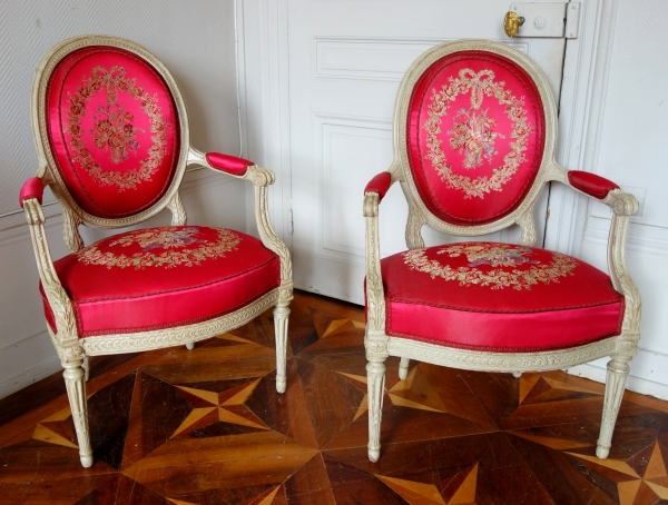Détail — ND Delaisement : paire de luxueux fauteuils cabriolets d'époque Louis XVI - estampille