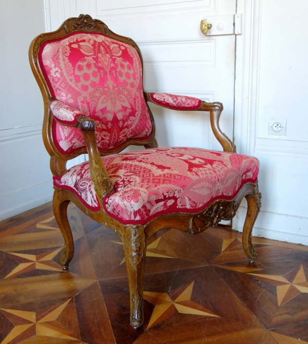 Detail — Louis XV walnut armchair attributed to Pierre Nogaret - 18th century