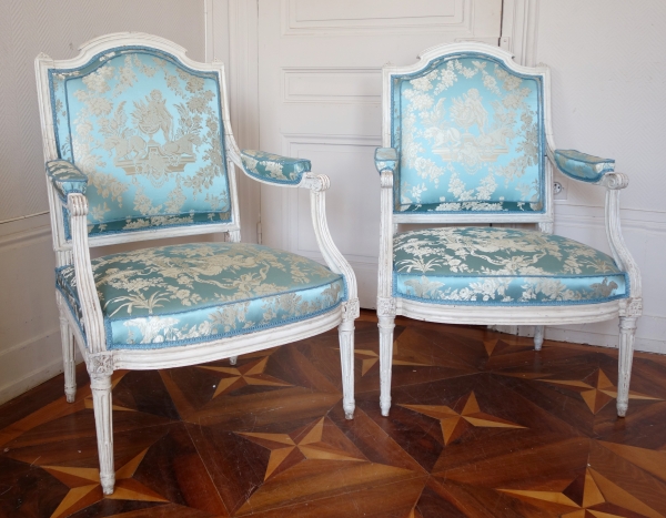 Détail — JB Boulard, menuisier du roi : paire de fauteuils à la Reine d'époque Louis XVI, estampillés