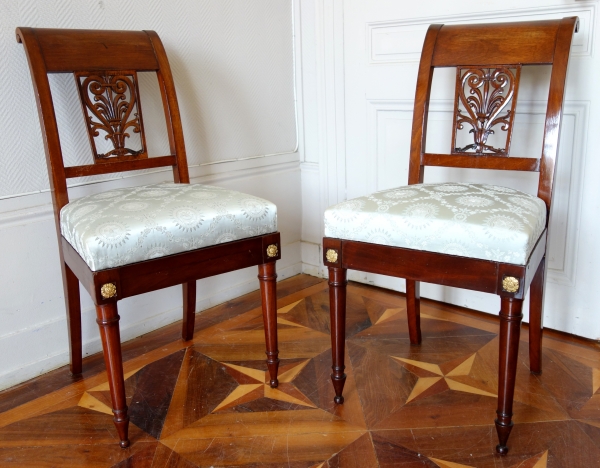 Détail — Paire de chaises à l'Etrusque à châssis d'époque Directoire en acajou par Georges Jacob