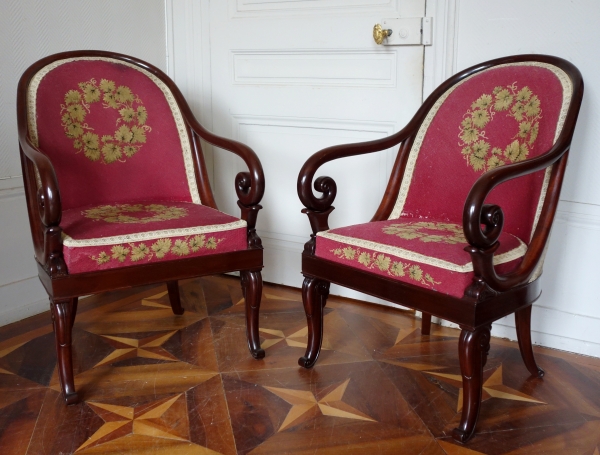 Détail — Jeanselme : paire de fauteuils gondole en acajou, estampille - provenance famille de La Rochefoucauld au Château de Verteuil