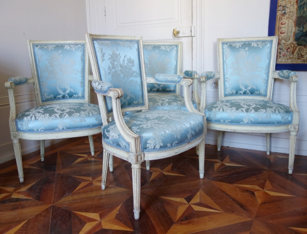 Detail — Marc Gautron : set of 4 Louis XVI cabriolet armchairs covered with blue silk, 18th century - stamped
