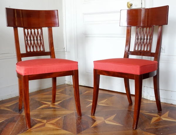 Detail — Pair of mahogany Klismos-shaped chairs stamped Chapuis - late 18th century