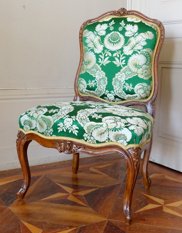 Détail — Etienne Meunier : chaise de salon d'époque Louis XV richement sculptée - estampillée