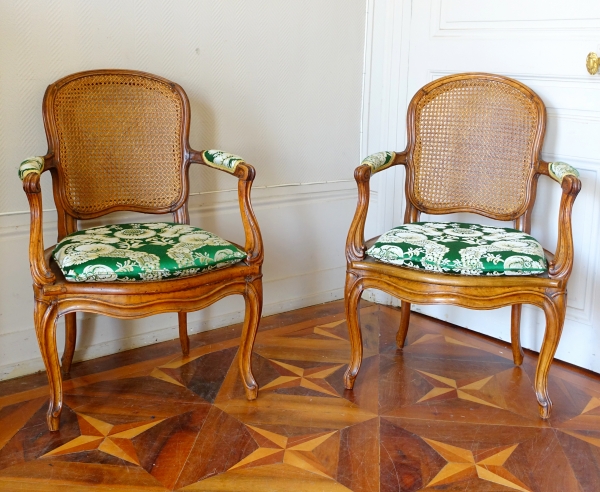 Detail — Sulpice Brizard : pair of Louis XV caned armchairs - 18th century