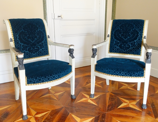 Détail — Paire de fauteuils d'époque Consulat en bois laqué, velours frappé Lelièvre-Bonvallet, vers 1800