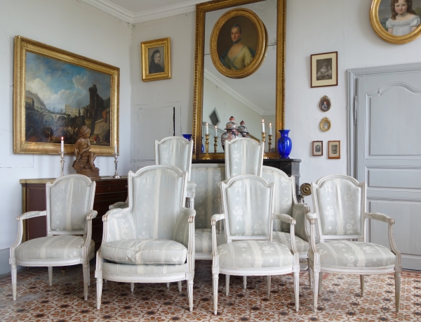 Détail — Salon d'époque Louis XVI estampillé Demay, numéro d'inventaire du Ministère des Finances - 7 pièces