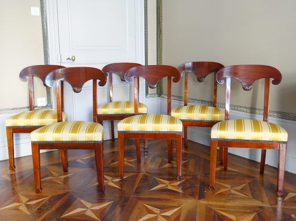 Détail — Suite de 6 chaises en acajou modèle au bouclier grec de Marcion - époque Empire