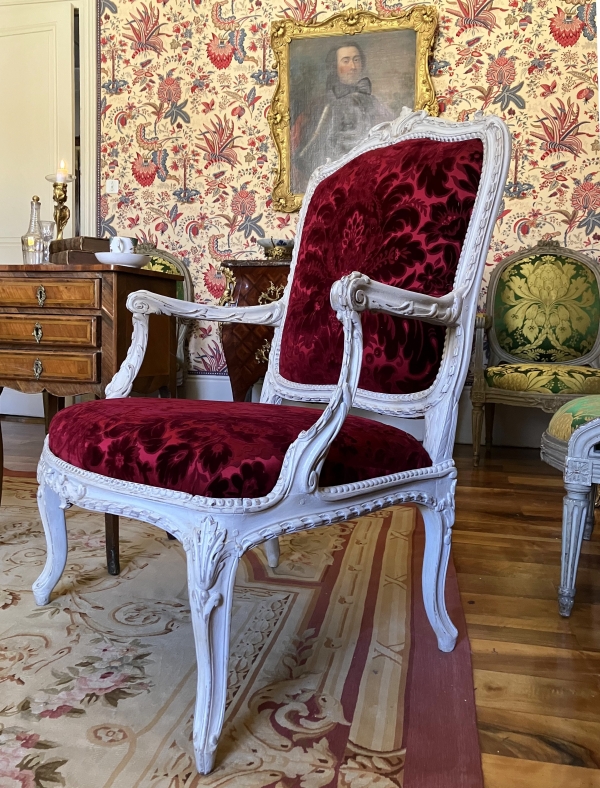 Detail — Fauteuil à châssis d'époque Louis XV Transition - marques au fer GM (Garde Meuble ?)