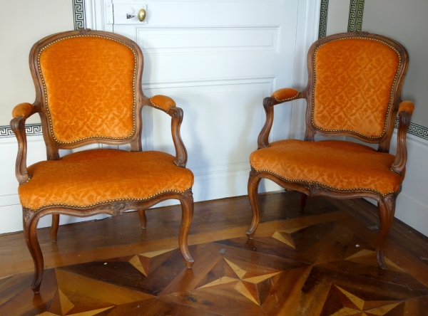 Detail — Pair of Louis XV walnut cabriolet armchairs, 18th century