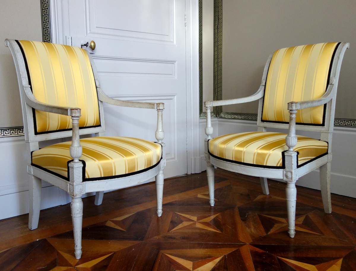 Détail — Paire de fauteuils à l'Etrusque en bois sculpté et laqué d'époque Directoire - vers 1795