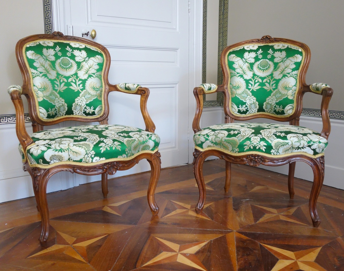 Détail — Pierre Nogaret - paire de fauteuils cabriolet d'époque Louis XV - estampille