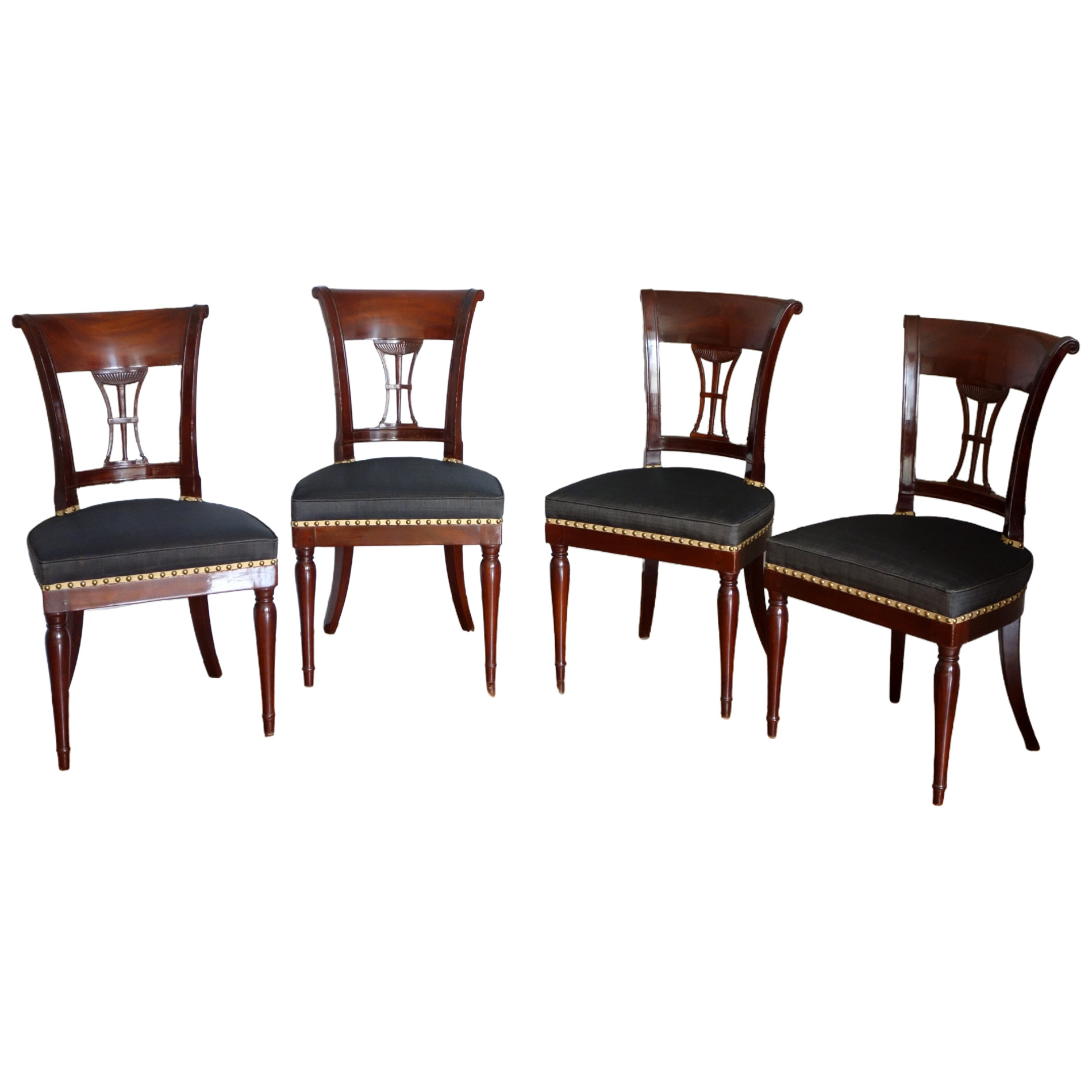 Demay rue de Clery : suite de 4 chaises d'époque Directoire acajou mouluré & crin - estampille