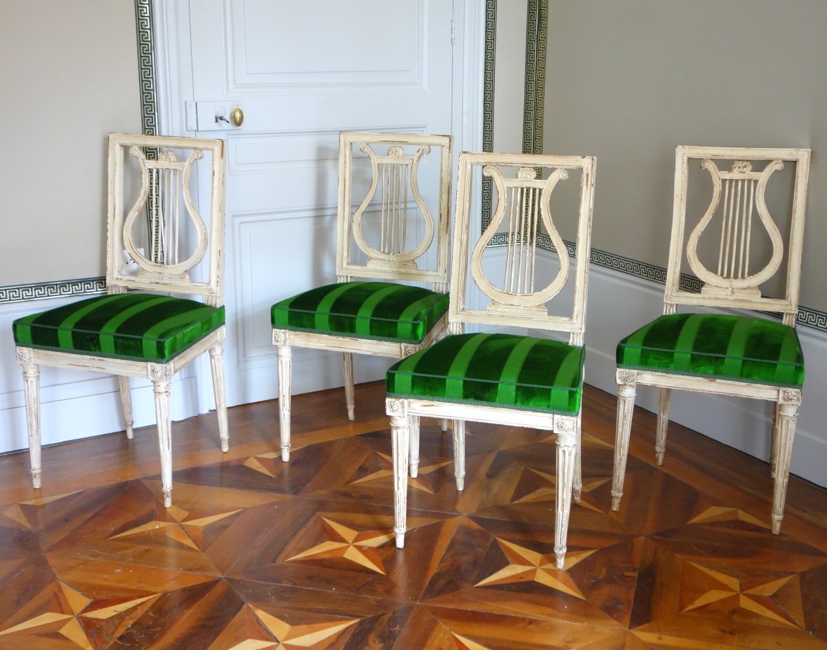 Detail — Set of 4 lyra-shaped lacquered wood chairs, Louis XVI period