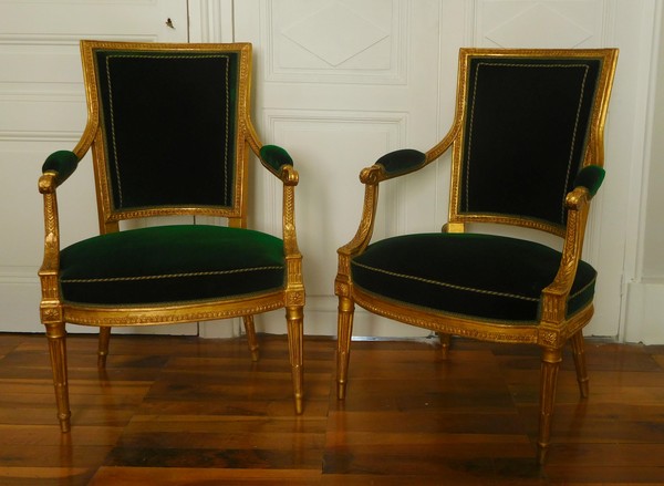 Détail — Paire de fauteuils cabriolets en bois doré estampillés JB Boulard, époque Louis XVI