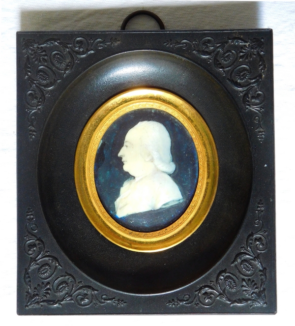 Detail — Ivory miniature portrait of a side-profile man, 18th century