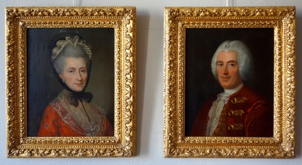 Détail — Paire de portraits d'aristocrates d'époque Louis XV - huiles sur toile XVIIIe siècle