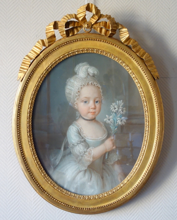 Détail — Ecole Française du XVIIIe siècle, portrait pastel de Madame Royale, Marie Thérèse Charlotte de France