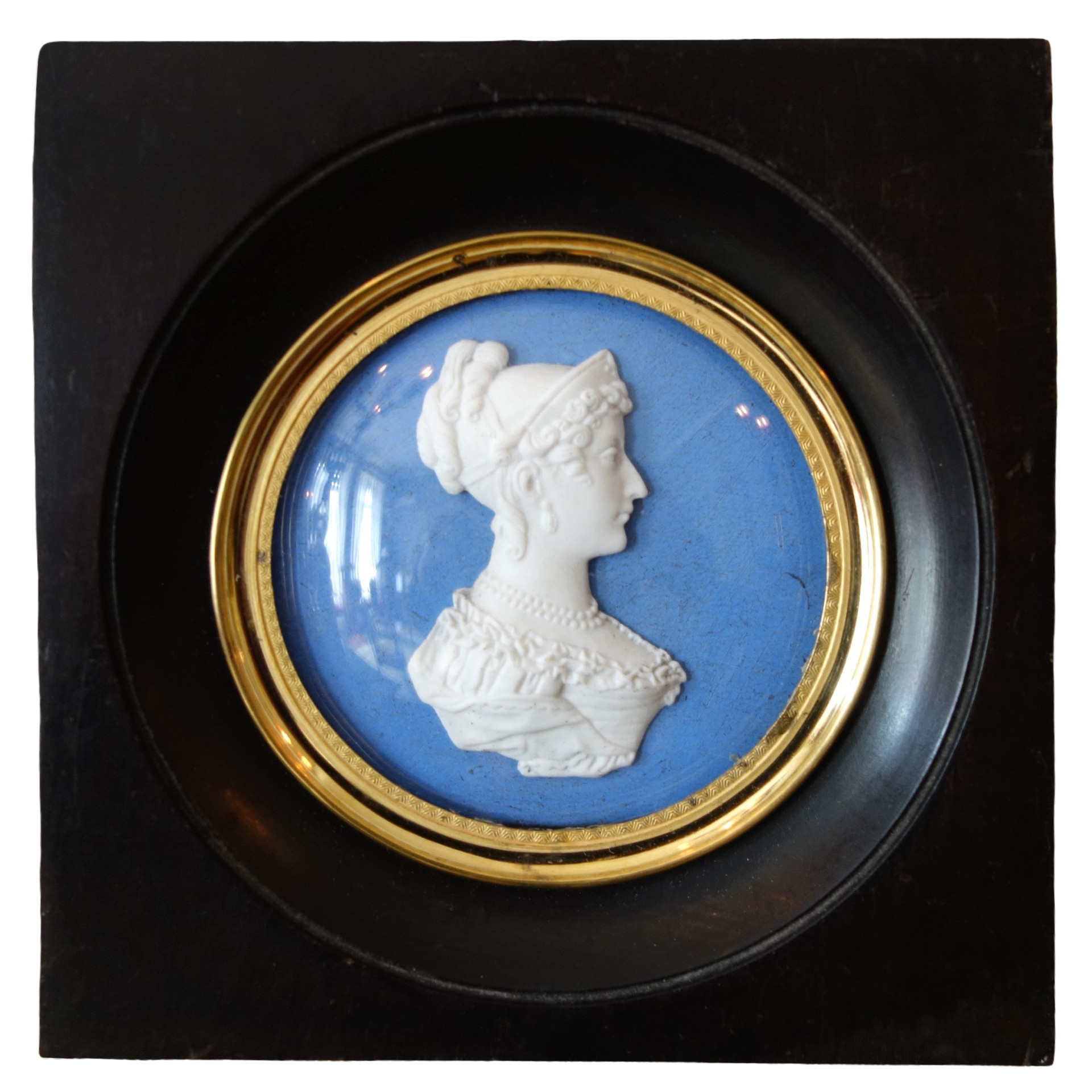 Sèvres : portrait miniature royaliste de la Duchesse d'Angoulême en biscuit façon Wedgwood