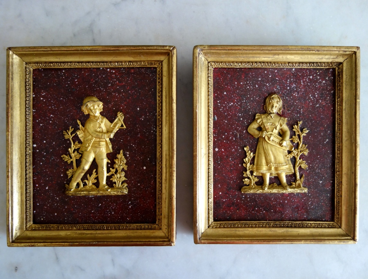 Detail — Pair of miniature ormolu characters, faux porphyry marble background - 19th century